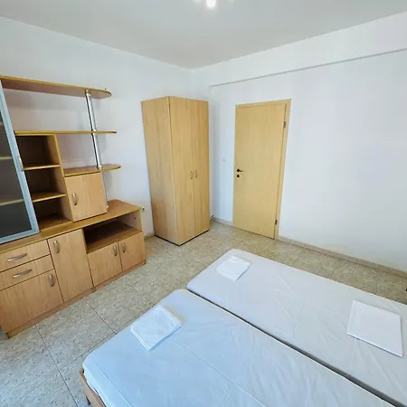 Sunny House 304 Three Bedroom Apartment Slantschew brjag