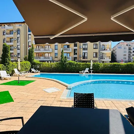 Sunny House 304 Three Bedroom Apartman Napospart